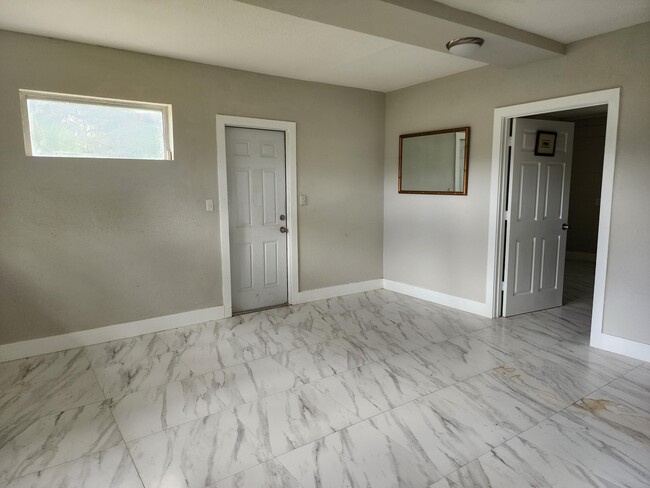 Building Photo - 4910 Ralls Dr