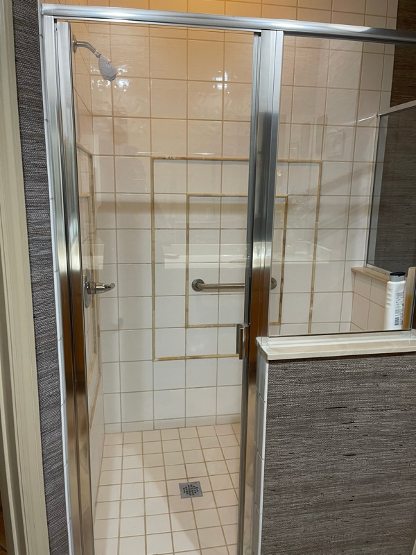 Building Photo - 9180 Lake Avon Dr