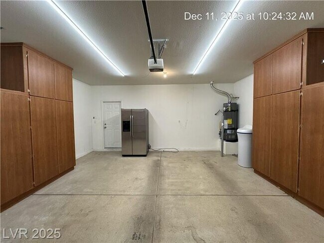 Building Photo - WONDERFUL 2-STORY HOME IN THE SW!