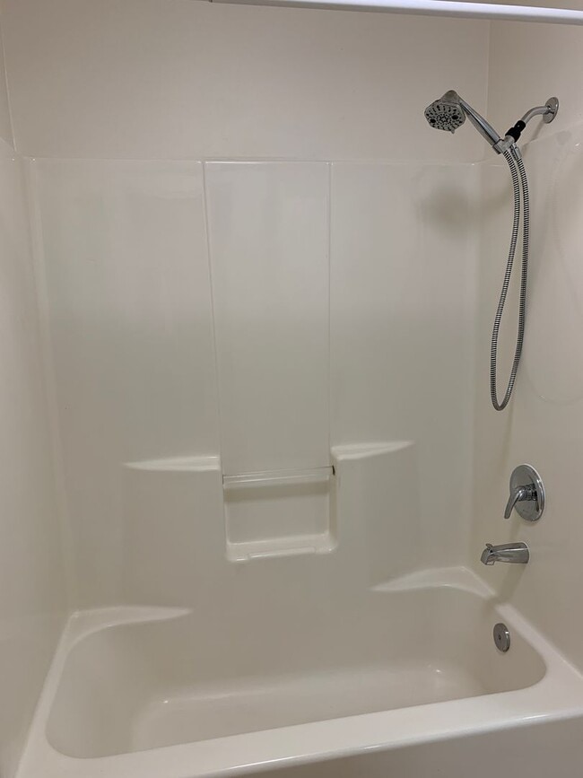 Building Photo - 3 Bdrm, 1 & 1/2 Ba | Muldoon & E 36th Ave ...