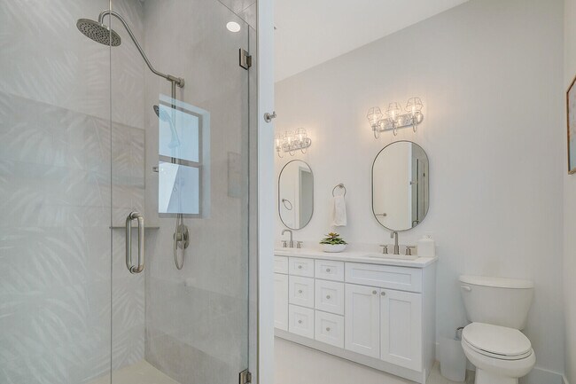 Building Photo - 1248 N Harbor Dr