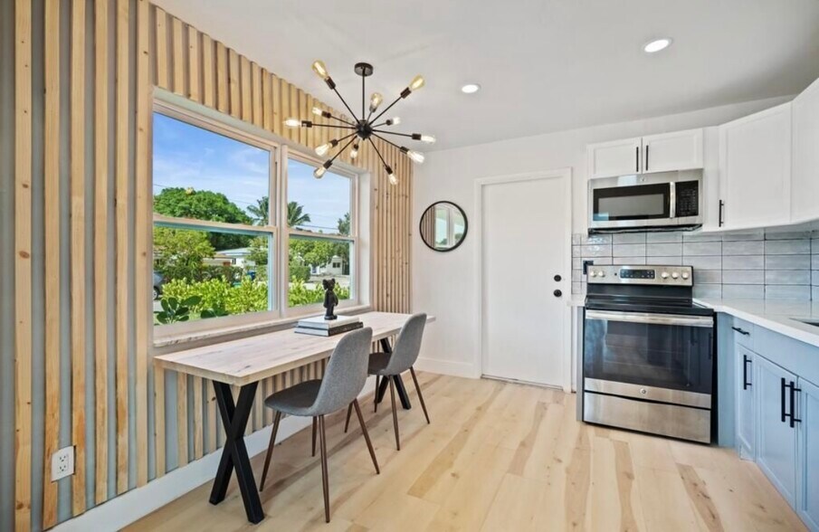 Primary Photo - 1521 NE 148th St