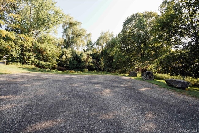 Building Photo - 2 Locust St