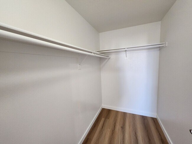 Building Photo - 35 E Agate Ave