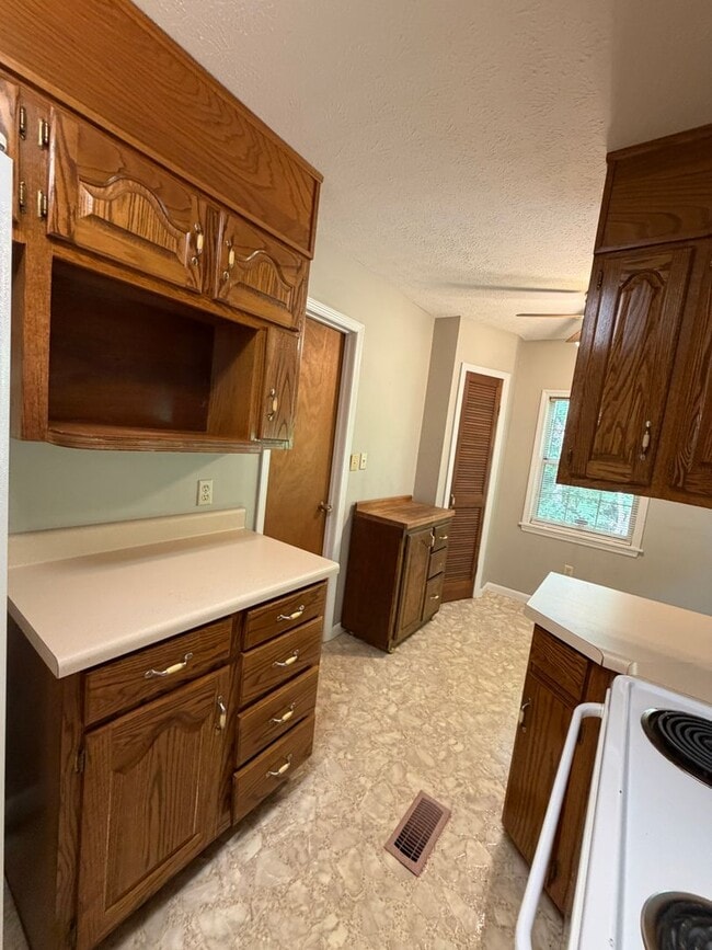 Building Photo - 4084 Friendship Rd