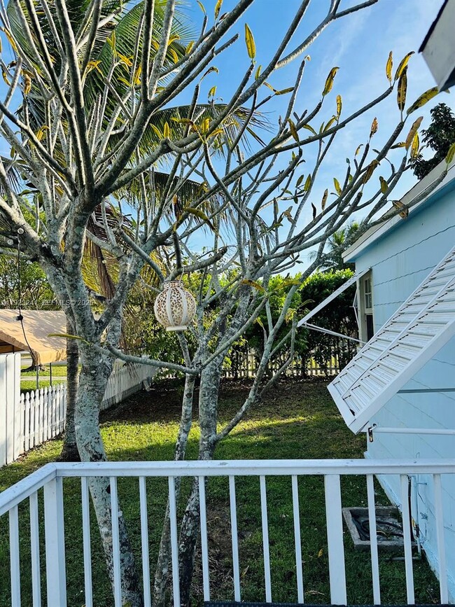 Building Photo - 3927 SW 64th Ave