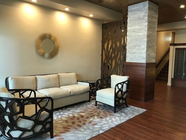Building Photo - Pacific Manor - 1 bedroom, 1 bath. No parking - Avail 8/4/26