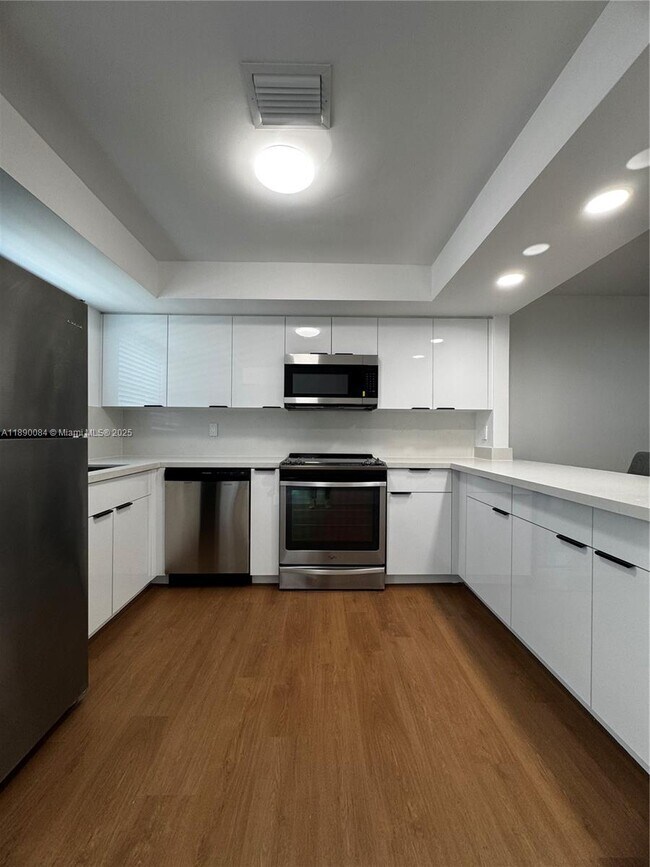 Building Photo - 1460 SW 24th Ct
