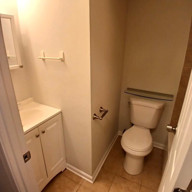 Building Photo - 4642 N Francisco Ave