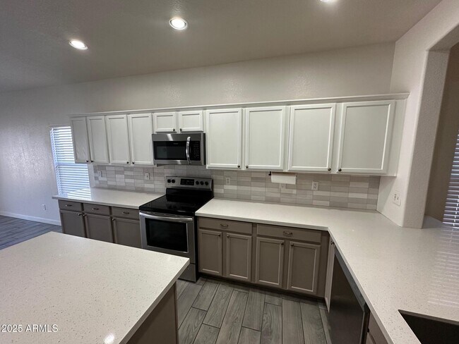 Building Photo - 2767 S Sailors Way
