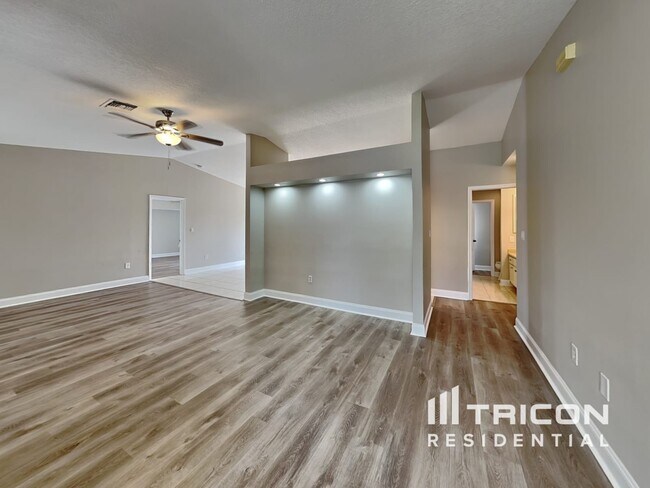 Building Photo - 26352 Barbinos Dr