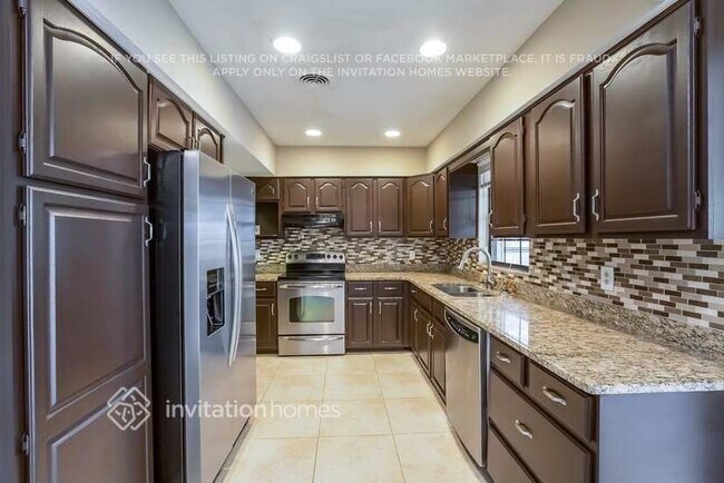Building Photo - 506 E Hilda Dr