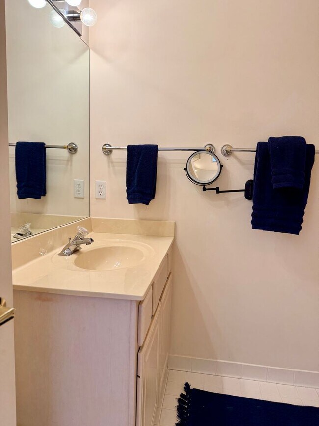 Building Photo - Spacious Home in Kenmure