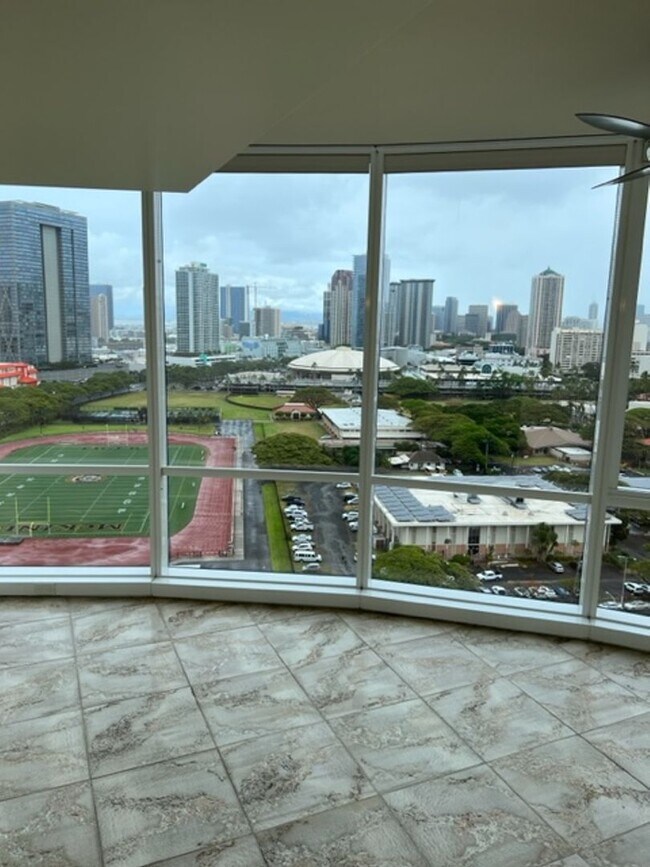 Building Photo - 1296 Kapiolani Blvd