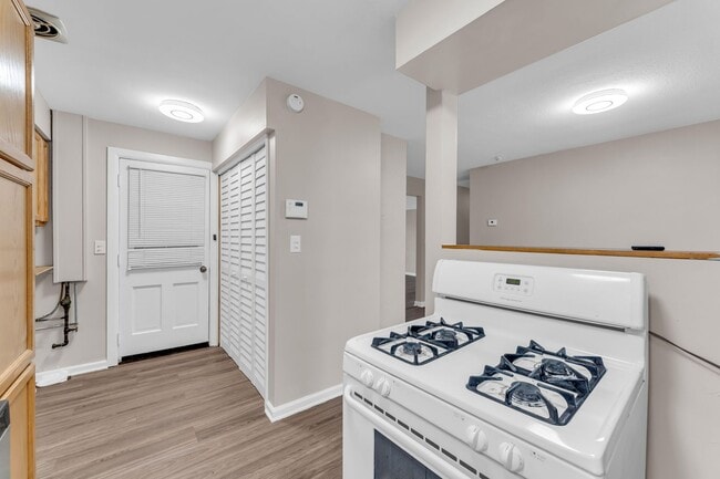 Building Photo - 6775 Middlebrook Blvd