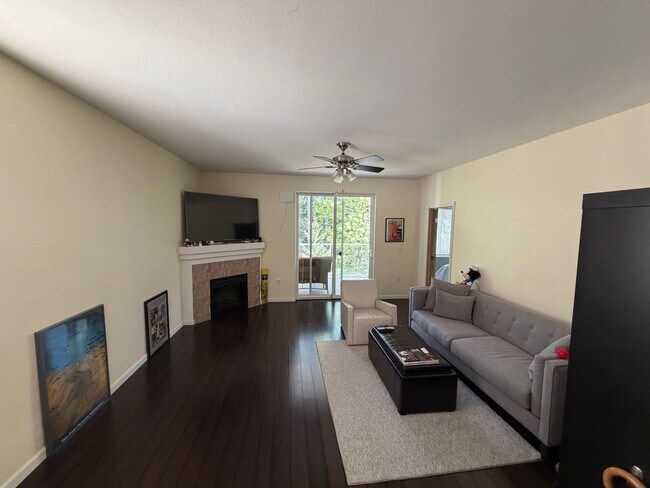 Building Photo - Private updated Large 2bed 2bath condo for rent!