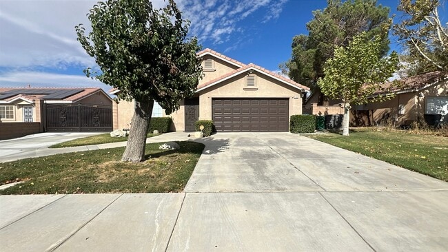 Primary Photo - East Lancaster Home