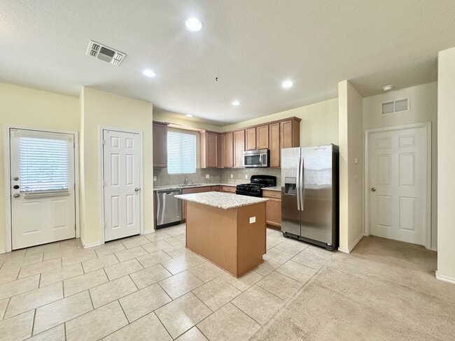 Building Photo - 14023 Laurel Br