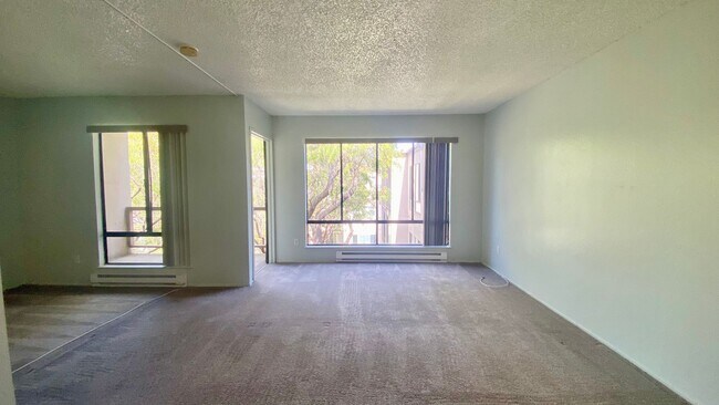 Building Photo - Top-floor Studio at Watergate