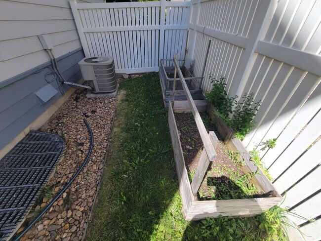 Building Photo - West Longmont 2 story single family home f...