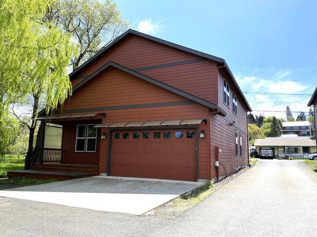 Building Photo - 1328 Wasco St