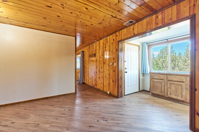 Building Photo - 509 Wallace Ln