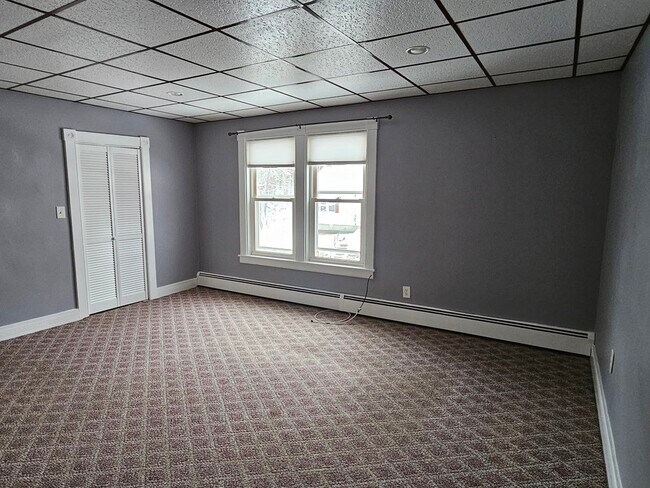 Building Photo - 248 Sutton St