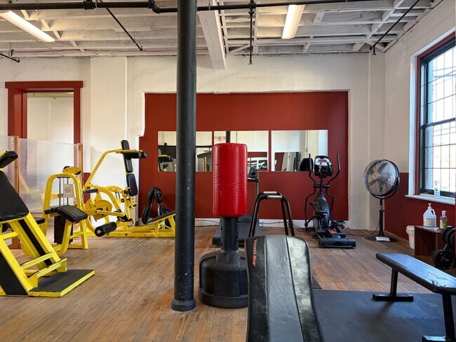 Building Photo - Sleek Manhattan Style Urban Condo Now Available in Byrne Lofts