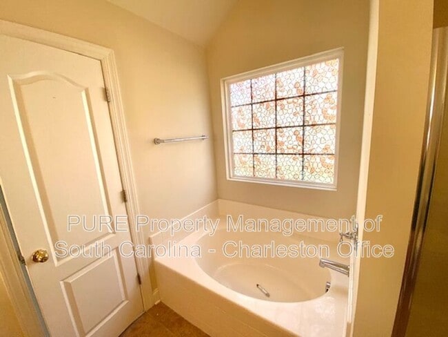 Building Photo - 229 Equinox Cir