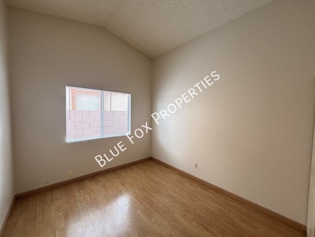 Building Photo - 9913 N Woodstone Trail