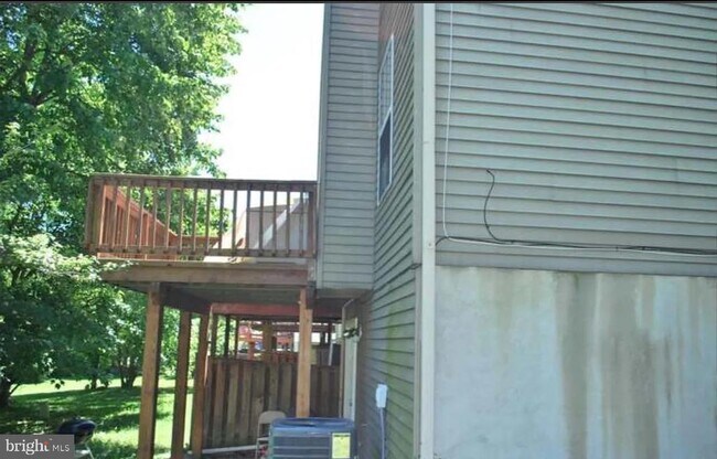 Building Photo - 15018 Laureland Pl