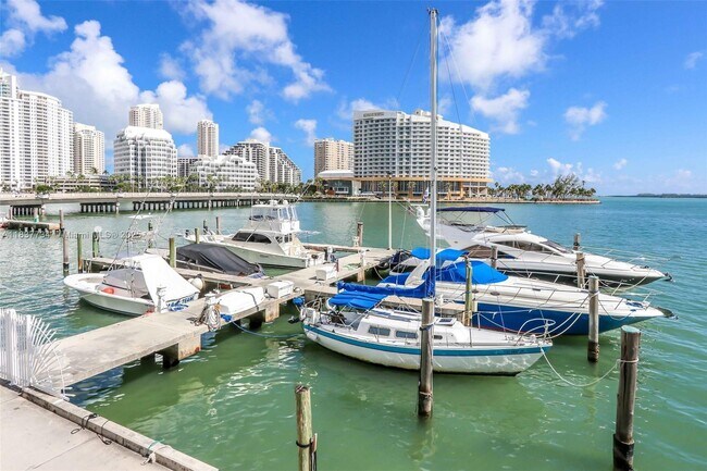 Building Photo - 825 Brickell Bay Dr