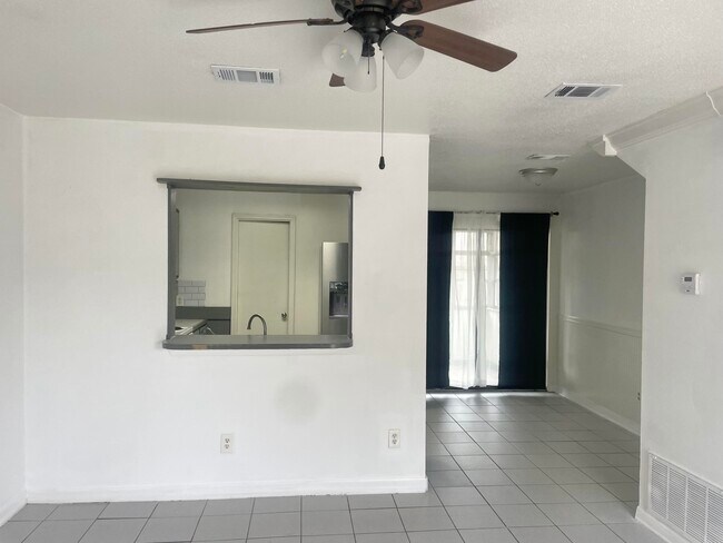 Building Photo - 710 Legion Dr