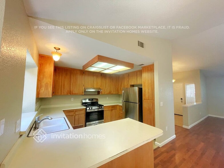 Building Photo - 303 Hampshire Ct