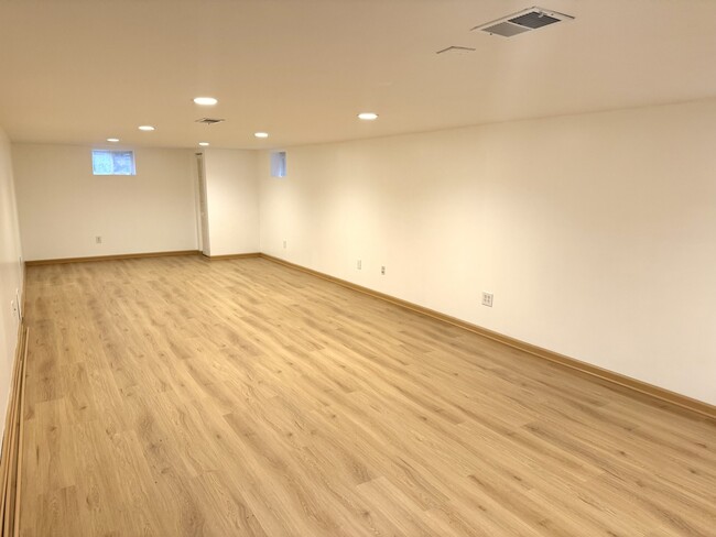 Building Photo - 1024 Longaker Rd