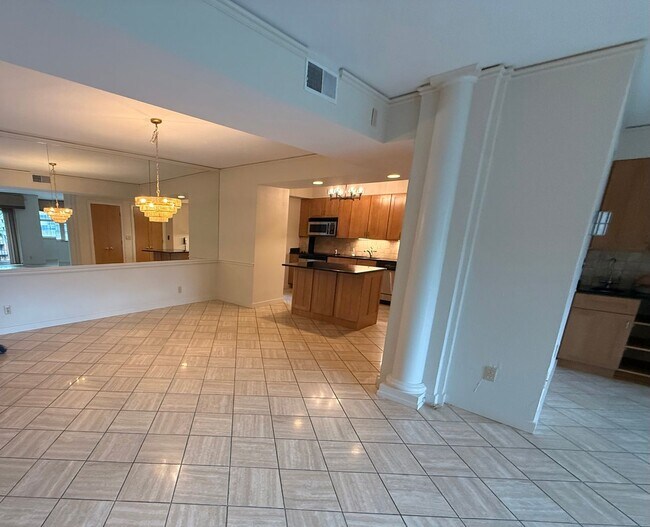 Building Photo - 2 Bedroom/ 3 Bath condo on West End, 1 assigned covered parking spot, Small Storage Space include...