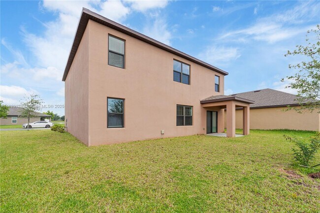 Building Photo - 5305 Fantasy Dr
