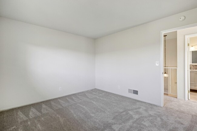 Building Photo - 2016 Fairmont Dr