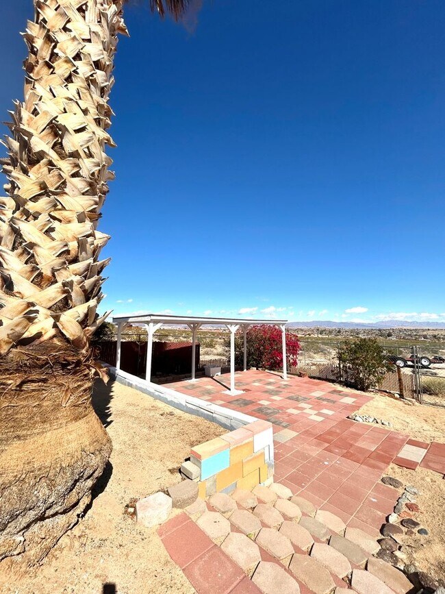 Building Photo - 6211 Sunrise Rd