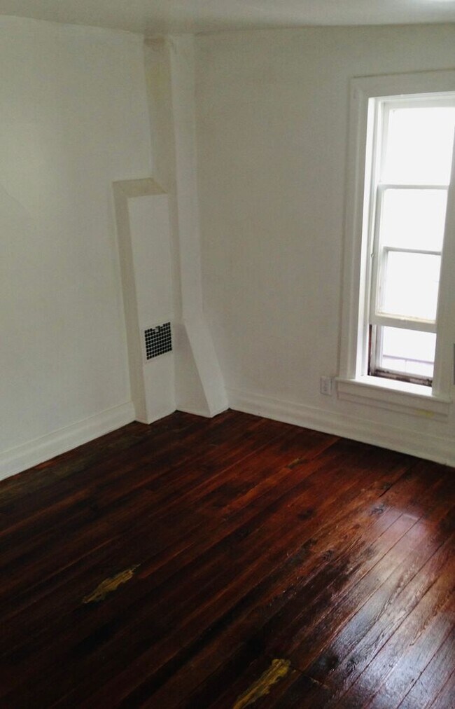 Building Photo - 527 E Philadelphia St