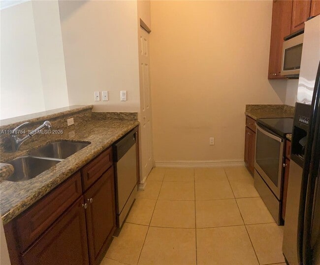 Building Photo - 3001 NE 185th St