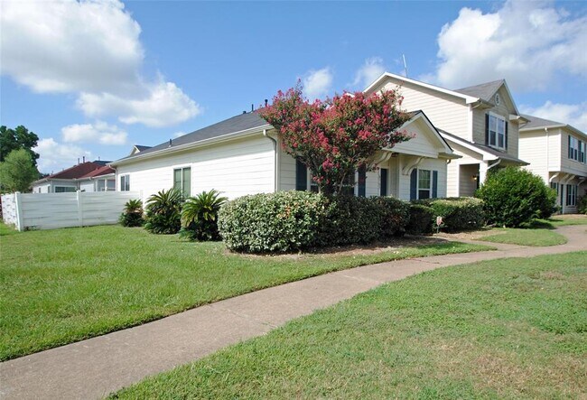 Building Photo - 6363 Provident Green Dr