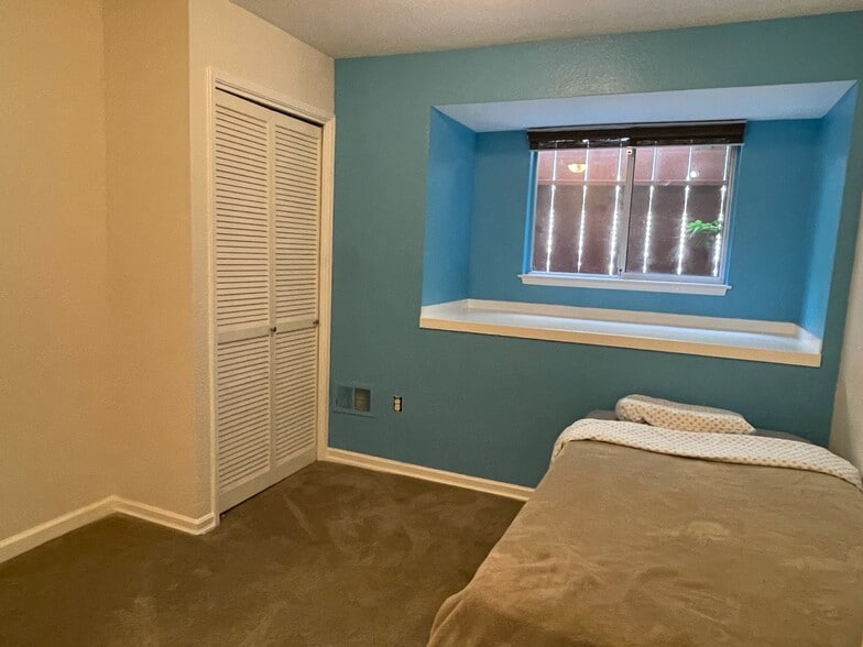 3rd bedroom (detached 1/2 bath). most useful as an office - 1524 Pacific Ave