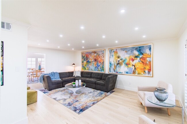 Building Photo - 5805 Valley Forge Dr