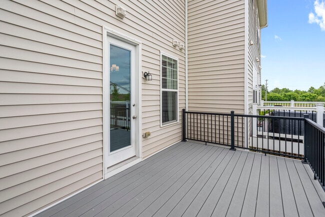 Building Photo - 42298 Lancaster Woods Sq