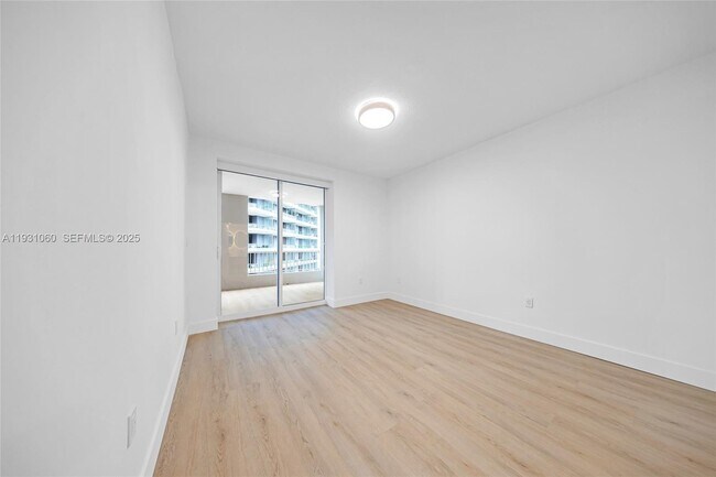 Building Photo - 170 SE 14th St