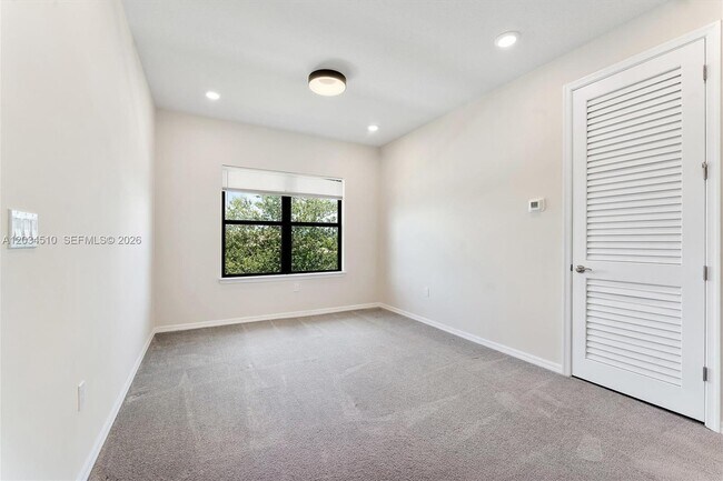 Building Photo - 2485 Primrose Pl