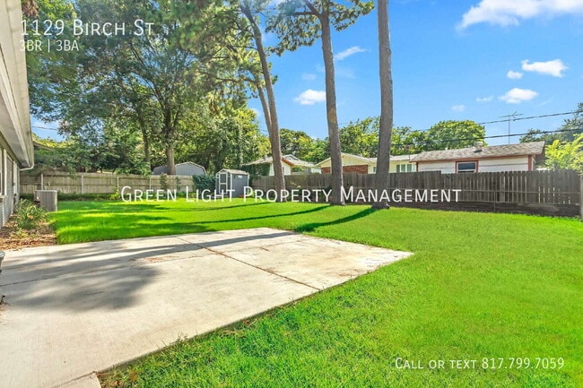 Building Photo - 1129 Birch St