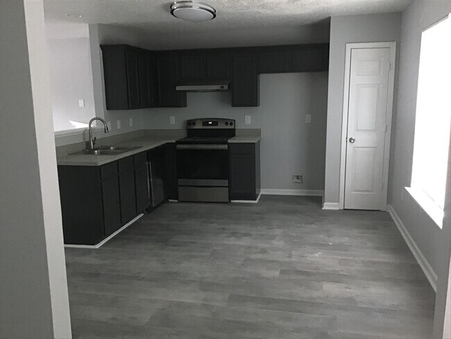 Building Photo - 261 Lossie Ln