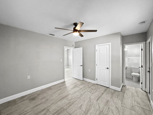 Building Photo - 56 44th Ave